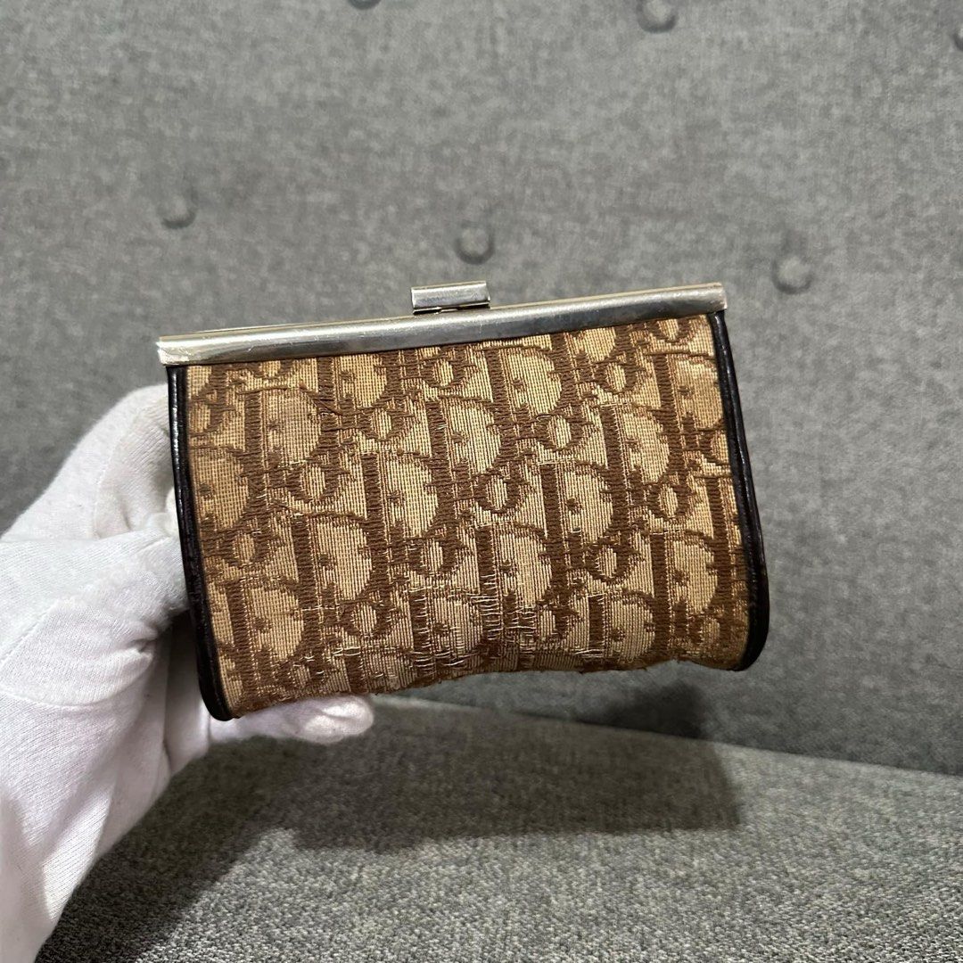 Vintage Dior Purse (Category: Luxury Bags & Wallets) located in Madrid. Submitted by jhunaceee (Listing ID 1355393793, Image 3). Description: Original Vintage Purse only.