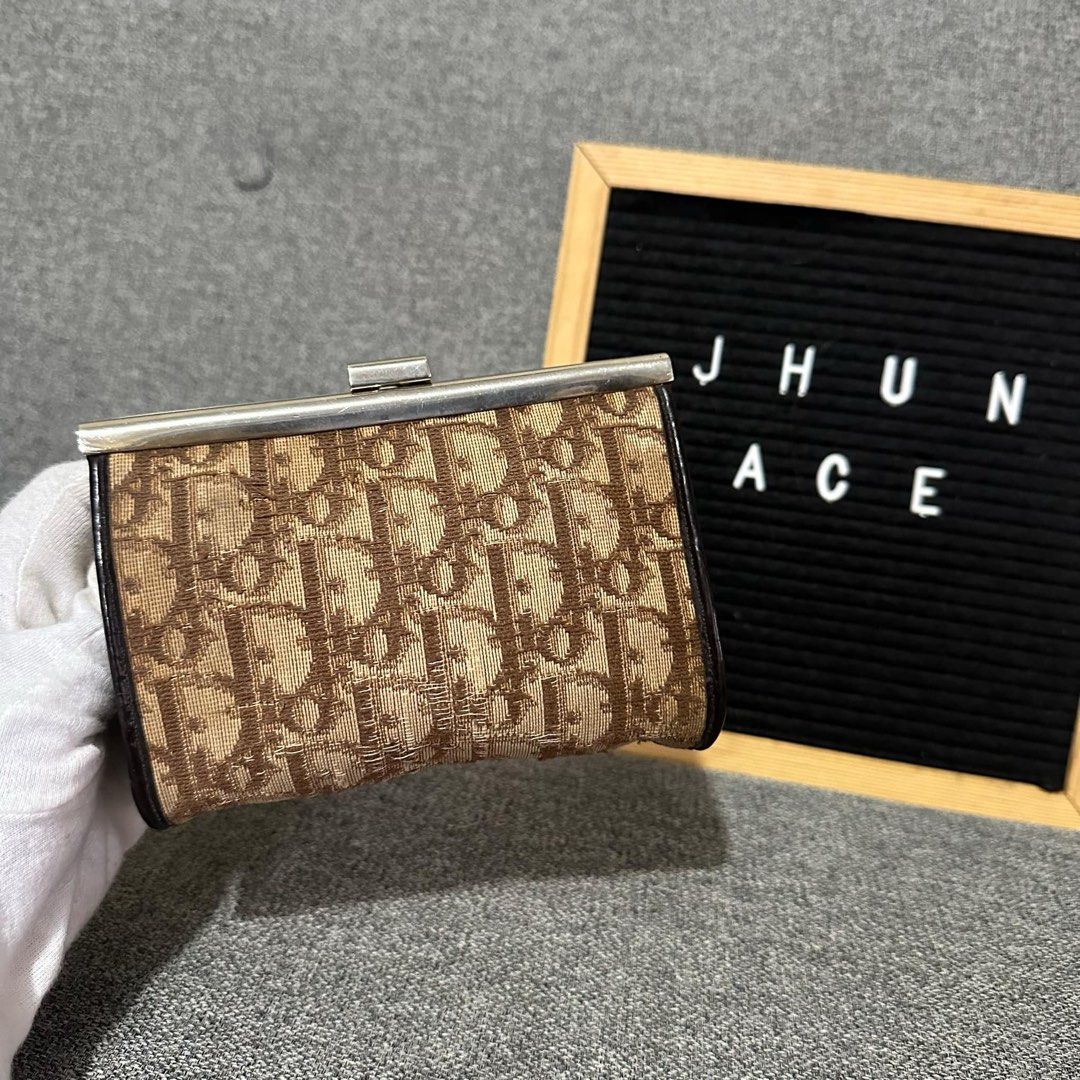 Vintage Dior Purse (Category: Luxury Bags & Wallets) located in Madrid. Submitted by jhunaceee (Listing ID 1355393793, Image 1). Description: Original Vintage Purse only.