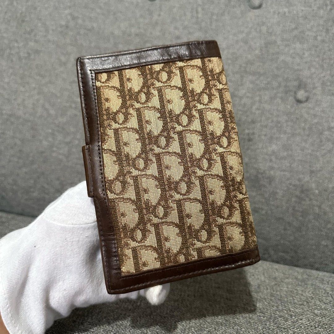 Vintage Dior Wallet (Category: Luxury Bags & Wallets) located in Madrid. Submitted by jhunaceee (Listing ID 1355394008, Image 2). Description: Original Vintage Wallet only.