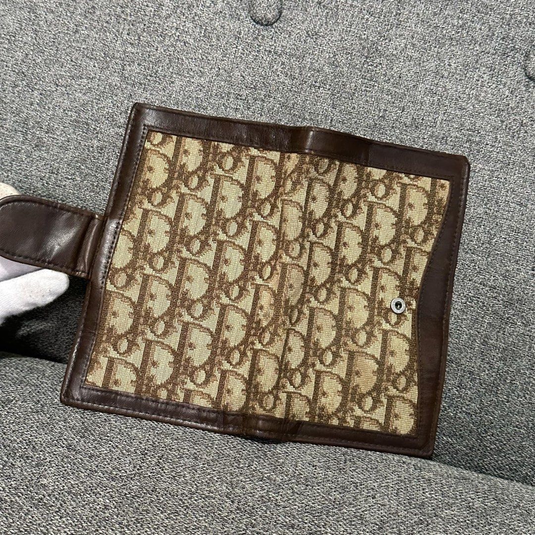 Vintage Dior Wallet (Category: Luxury Bags & Wallets) located in Madrid. Submitted by jhunaceee (Listing ID 1355394008, Image 3). Description: Original Vintage Wallet only.