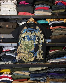 (Category: ) located in . Submitted by y2k.luxury.streetwear.outdoor (Listing ID 1355426718, Image 1). Description: .
