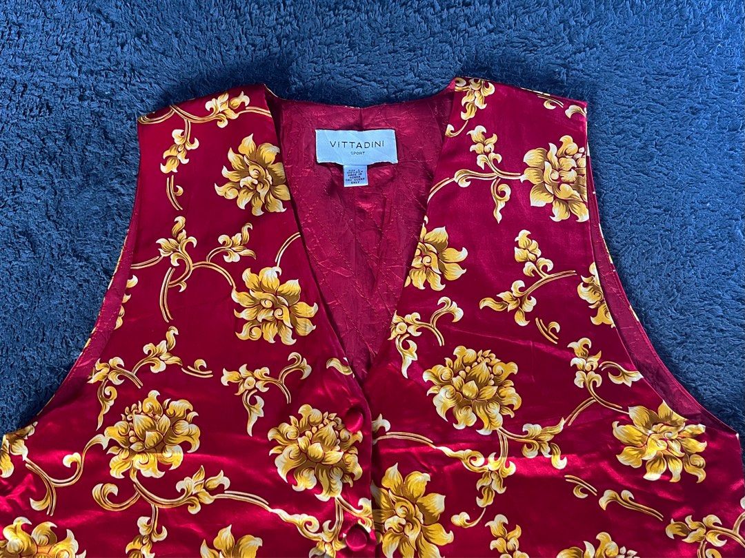 "Vittadini" Silk Red Gold Vest (Category: Vests) located in Paranaque City. Submitted by arghbor_10 (Listing ID 1355408454, Image 2). Description: “Vittadini” Silk Red Gold Vest. Size: L (23.21) Condition: Excellent Mine: 299 🔳 More items available on our profile, have a peek! 🔳 Color may vary due to lighting. 🔳 Feel free to message me directly for the issue and details. 🔳 Add extra fee for shipment. #ArghborNa.