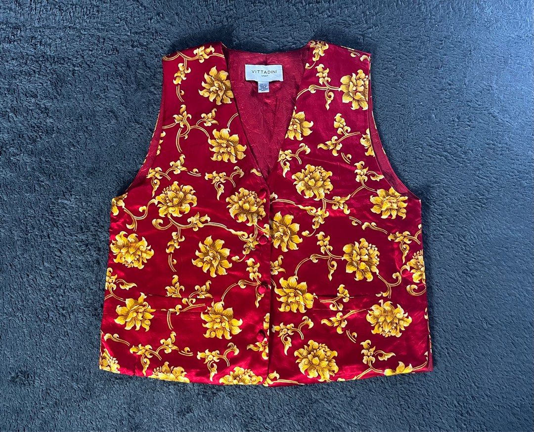 "Vittadini" Silk Red Gold Vest (Category: Vests) located in Paranaque City. Submitted by arghbor_10 (Listing ID 1355408454, Image 1). Description: “Vittadini” Silk Red Gold Vest. Size: L (23.21) Condition: Excellent Mine: 299 🔳 More items available on our profile, have a peek! 🔳 Color may vary due to lighting. 🔳 Feel free to message me directly for the issue and details. 🔳 Add extra fee for shipment. #ArghborNa.