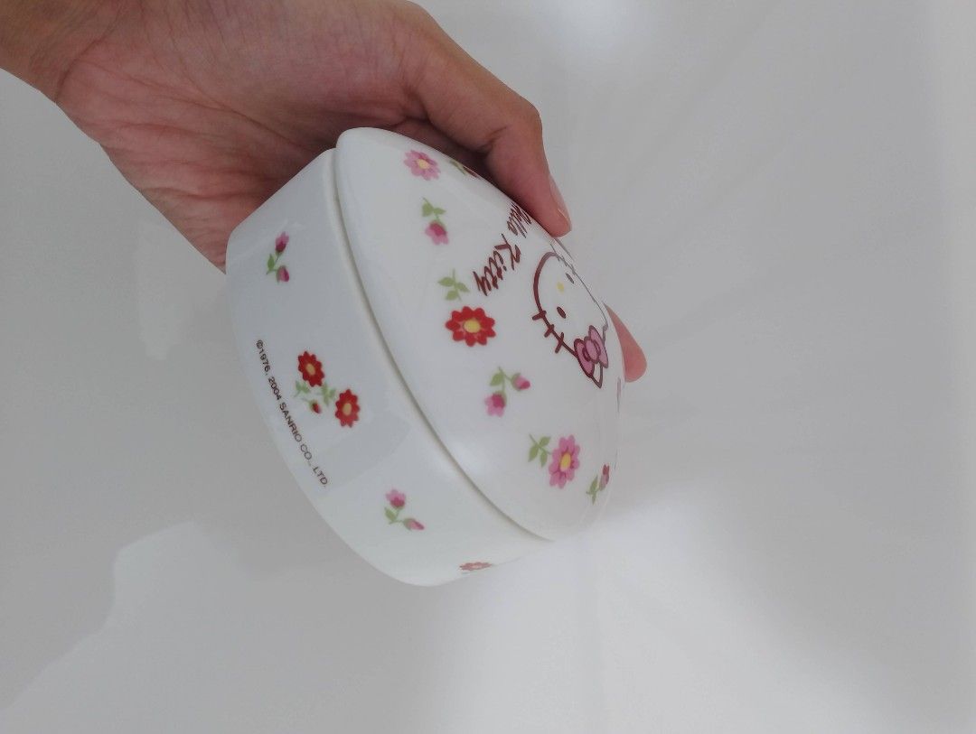 2004 Sanrio Hello Kitty ceramic trinket box (Category: Vintage Collectibles) located in Tagbilaran City. Submitted by miangsstuff (Listing ID 1355635566, Image 2). Description: PLEASE READ DESCRIPTION Good condition✅ Negotiable✅ 500 PHP + SF DM me for more pictures, videos, or if you have any questionS. MOP: GCash MOD: Jrs or meetup Location: Tagbilaran, Bohol RFS: Need funds.