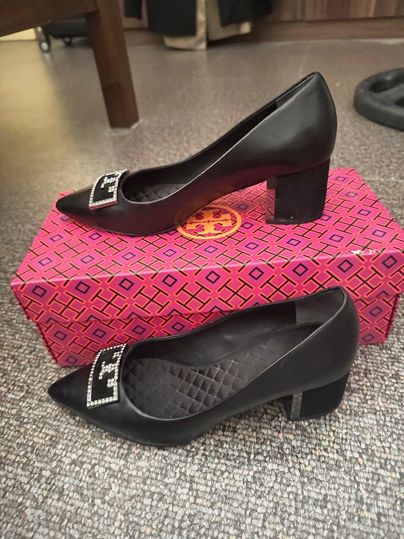 💯 Tory Burch Heels (Category: Heels) located in Paranaque City. Submitted by boxelle (Listing ID 1355574866, Image 3). Description: 💯 Tory Burch Flats Black in color with silver/gunmetal hardware With its original box and packaging Size 6 MOP: Gcash and BPI SF: c/o buyer.