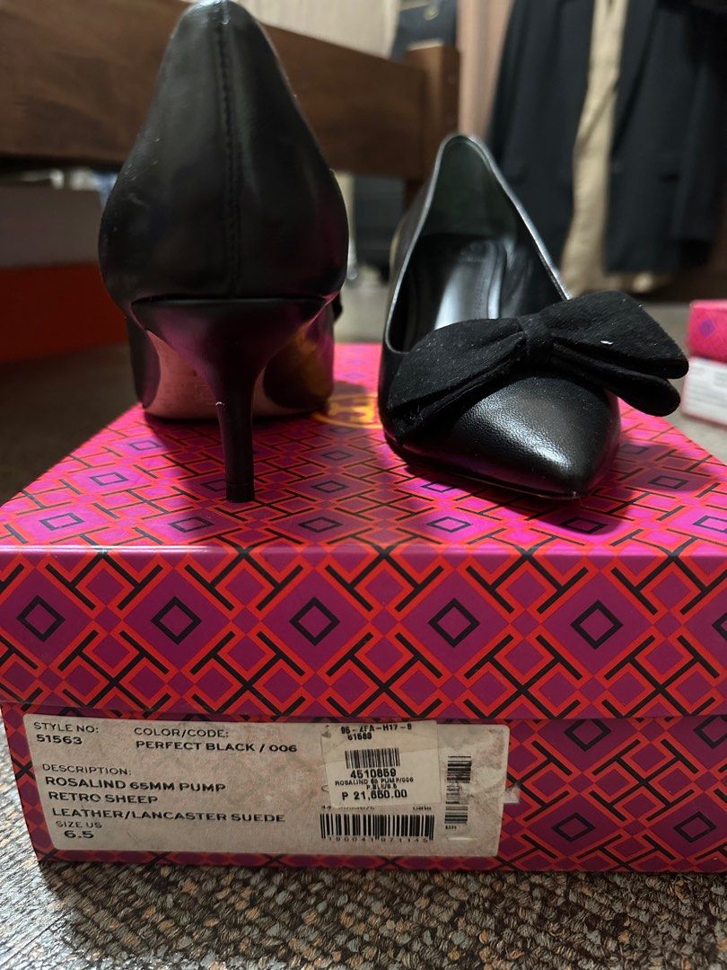 💯 Tory Burch Heels (Category: Heels) located in Paranaque City. Submitted by boxelle (Listing ID 1355575052, Image 2). Description: Tory Burch Flats Black in color With its original box and packaging Size 6.5 MOP: Gcash and BPI SF: c/o buyer.