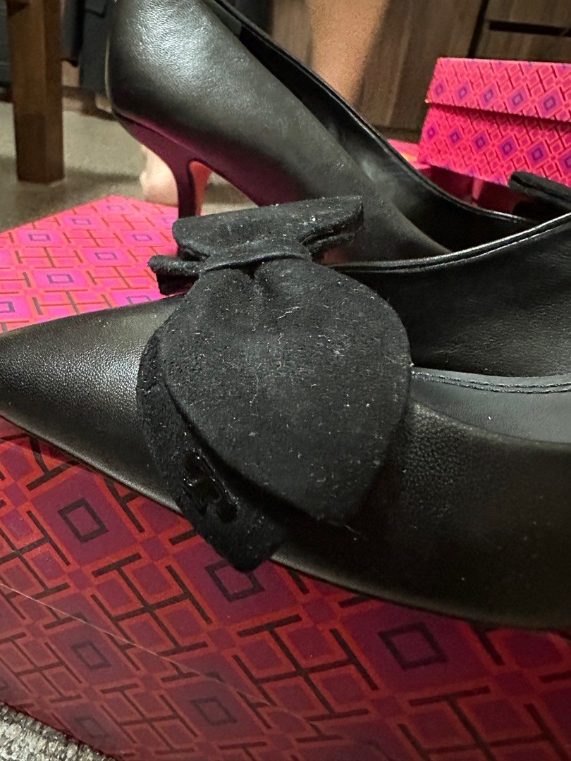 💯 Tory Burch Heels (Category: Heels) located in Paranaque City. Submitted by boxelle (Listing ID 1355575052, Image 3). Description: Tory Burch Flats Black in color With its original box and packaging Size 6.5 MOP: Gcash and BPI SF: c/o buyer.