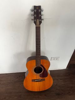 Acoustic Guitar - Yamaha FG-130