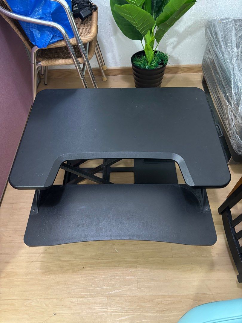 Adjustable Table Top (Category: Tables & Sets) located in Singapore. Submitted by maozzzz (Listing ID 1355509399, Image 2). Description: .