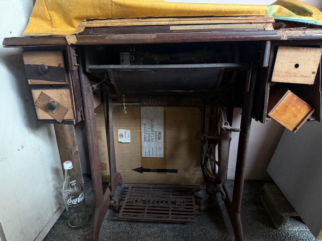 Antique Sewing Machine (Category: Clothes Drying Rack) located in Quezon City. Submitted by ronsatch (Listing ID 1355553357, Image 1). Description: Selling as is antique sewing machine .