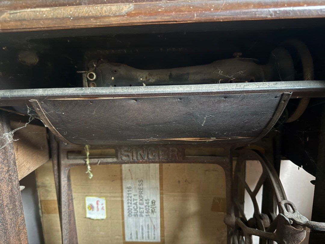 Antique Sewing Machine (Category: Clothes Drying Rack) located in Quezon City. Submitted by ronsatch (Listing ID 1355553357, Image 2). Description: Selling as is antique sewing machine .