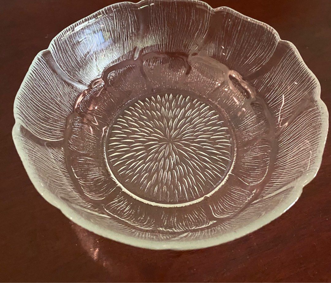 Arcoroc Vintage Serving Glass Bowl (Category: Dinnerware & Cutlery) located in Quezon City. Submitted by empowered.women (Listing ID 1355535593, Image 2). Description: Measurements 7 inches diameter 2.75 inches height 3.75 inches base diameter.