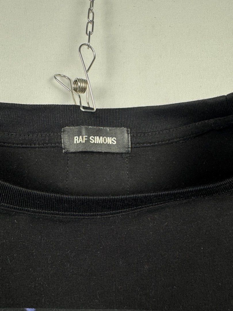 Authentic RAF SIMONS (Category: Tshirts & Polo Shirts) located in Gua Musang. Submitted by jarvis_s (Listing ID 1355590447, Image 3). Description: 👉🏻RM 650 👉🏻RAF SIMONS TAG 👉🏻 9.5/10 👉🏻PIT 23.5 LENGTH 28.