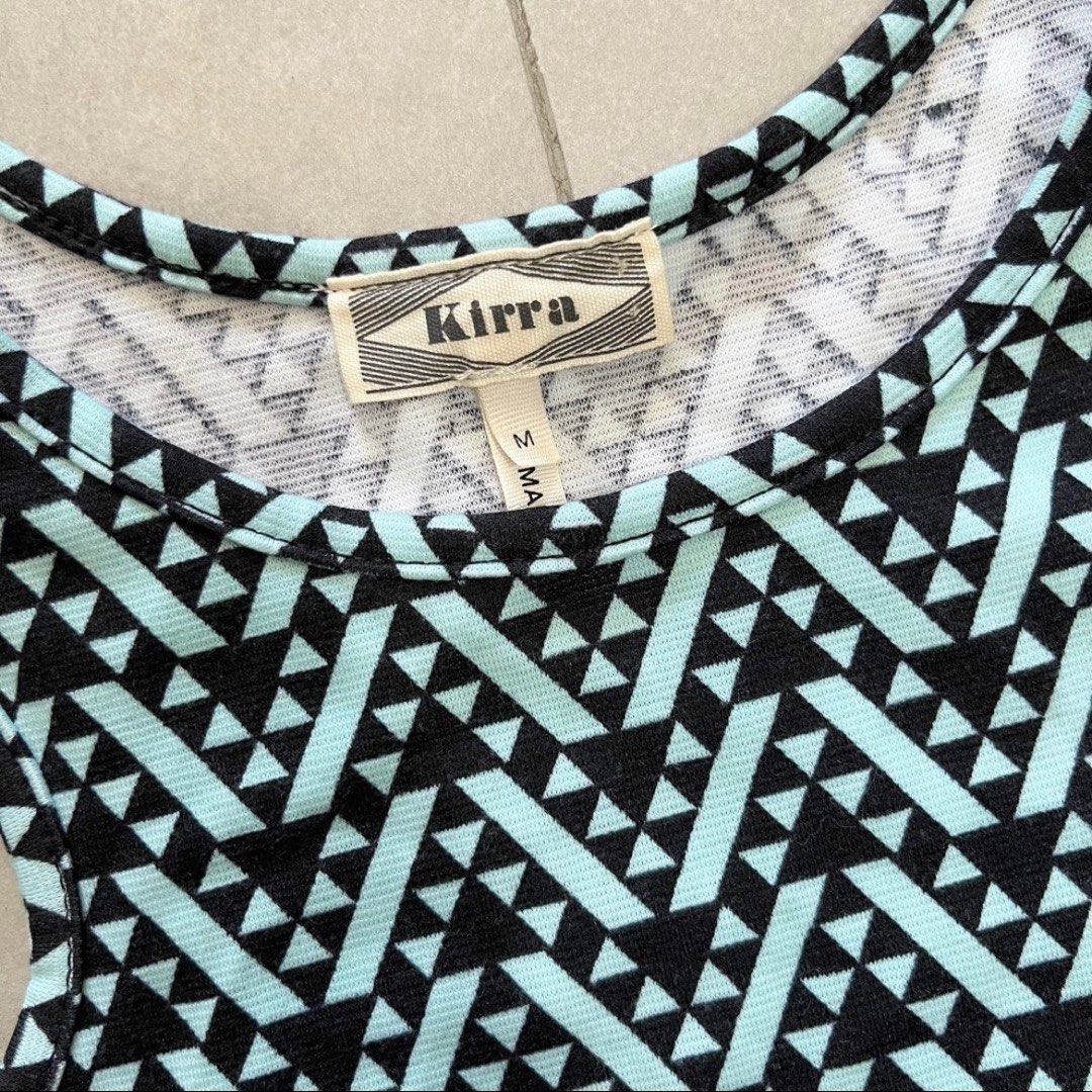 Aztec print racerback top (Category: Sleeveless) located in Pasig City. Submitted by sagefields (Listing ID 1355549629, Image 2). Description: Bnew just removed tags Size M on tag.