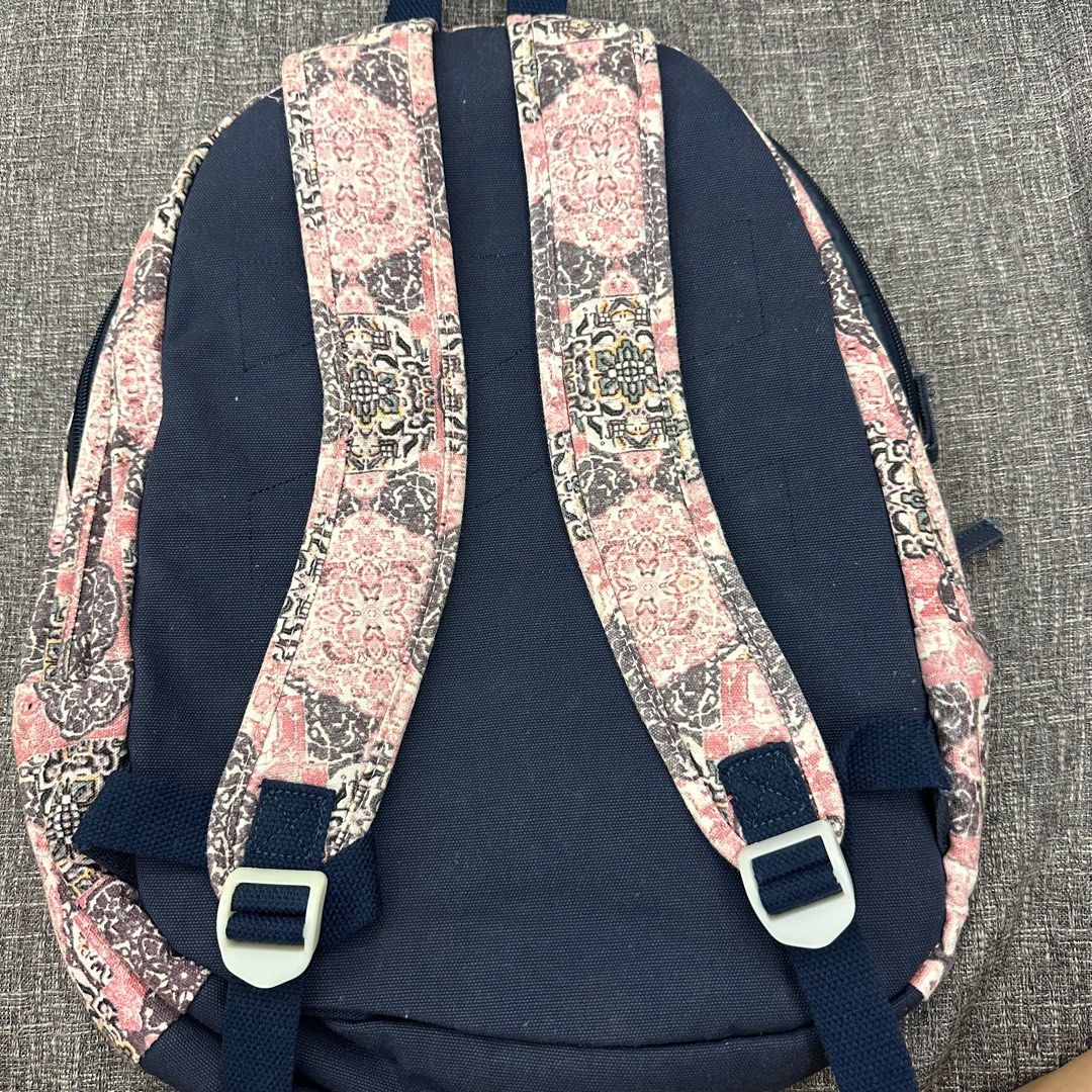 Billabong Backpack (Category: Backpacks) located in San Pedro. Submitted by saabflo (Listing ID 1355629684, Image 3). Description: • Authentic • 10/10 condition • Negotiable price • Customer shoulders delivery fee • MOP: GCash/ BPI • MOD: J&T/ Lalamove.
