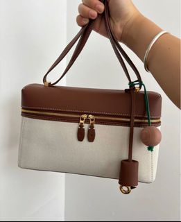 (Category: ) located in . Submitted by shopaholic-anonymous (Listing ID 1355559304, Image 1). Description: .