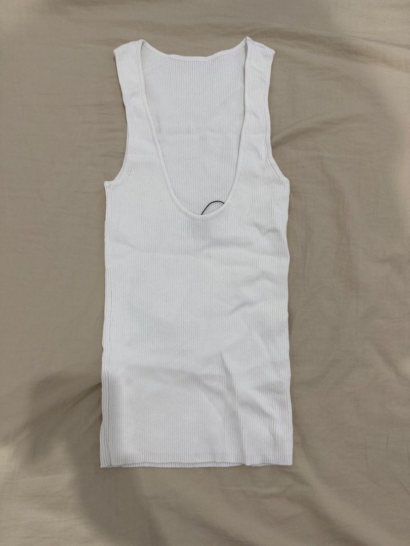 Brand New Zara Knit Top (Category: Sleeveless) located in Mandaluyong City. Submitted by raqsnunez (Listing ID 1355535149, Image 3). Description: Runs small Low back With tag Plus SF.