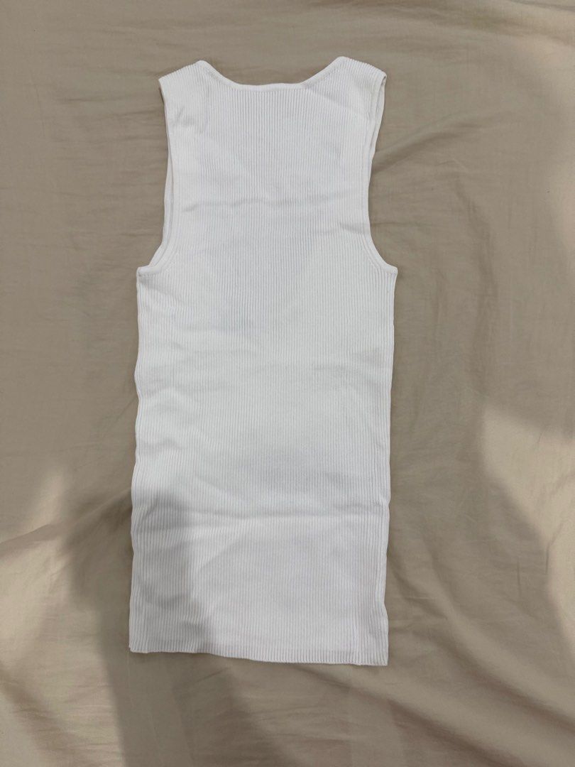 Brand New Zara Knit Top (Category: Sleeveless) located in Mandaluyong City. Submitted by raqsnunez (Listing ID 1355535149, Image 2). Description: Runs small Low back With tag Plus SF.