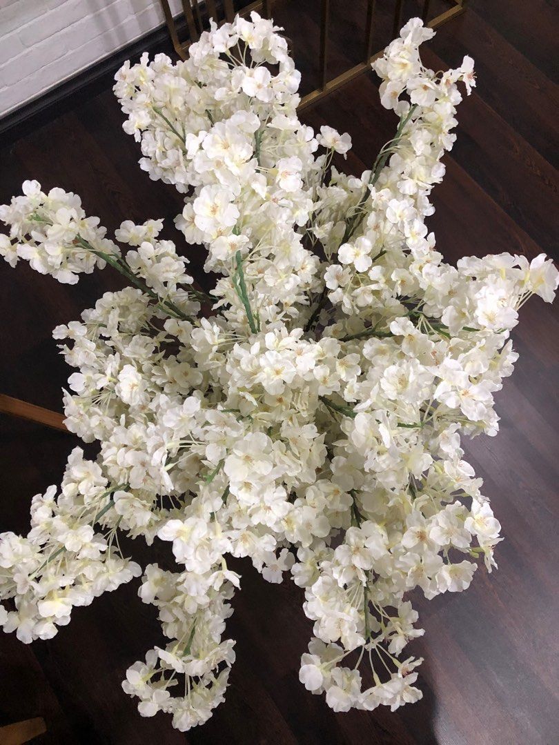 Bunga & Pasu (Category: Artificial Plants & Flowers) located in Kuala Lumpur. Submitted by dmyaaaa (Listing ID 1355486586, Image 3). Description: ⭐️ Price can nego ⭐️ Pasu Kaca .