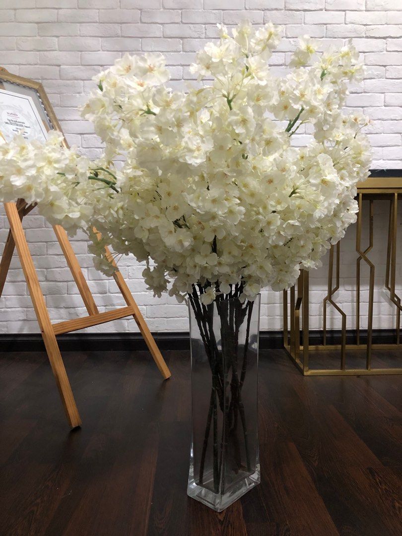 Bunga & Pasu (Category: Artificial Plants & Flowers) located in Kuala Lumpur. Submitted by dmyaaaa (Listing ID 1355486586, Image 1). Description: ⭐️ Price can nego ⭐️ Pasu Kaca .