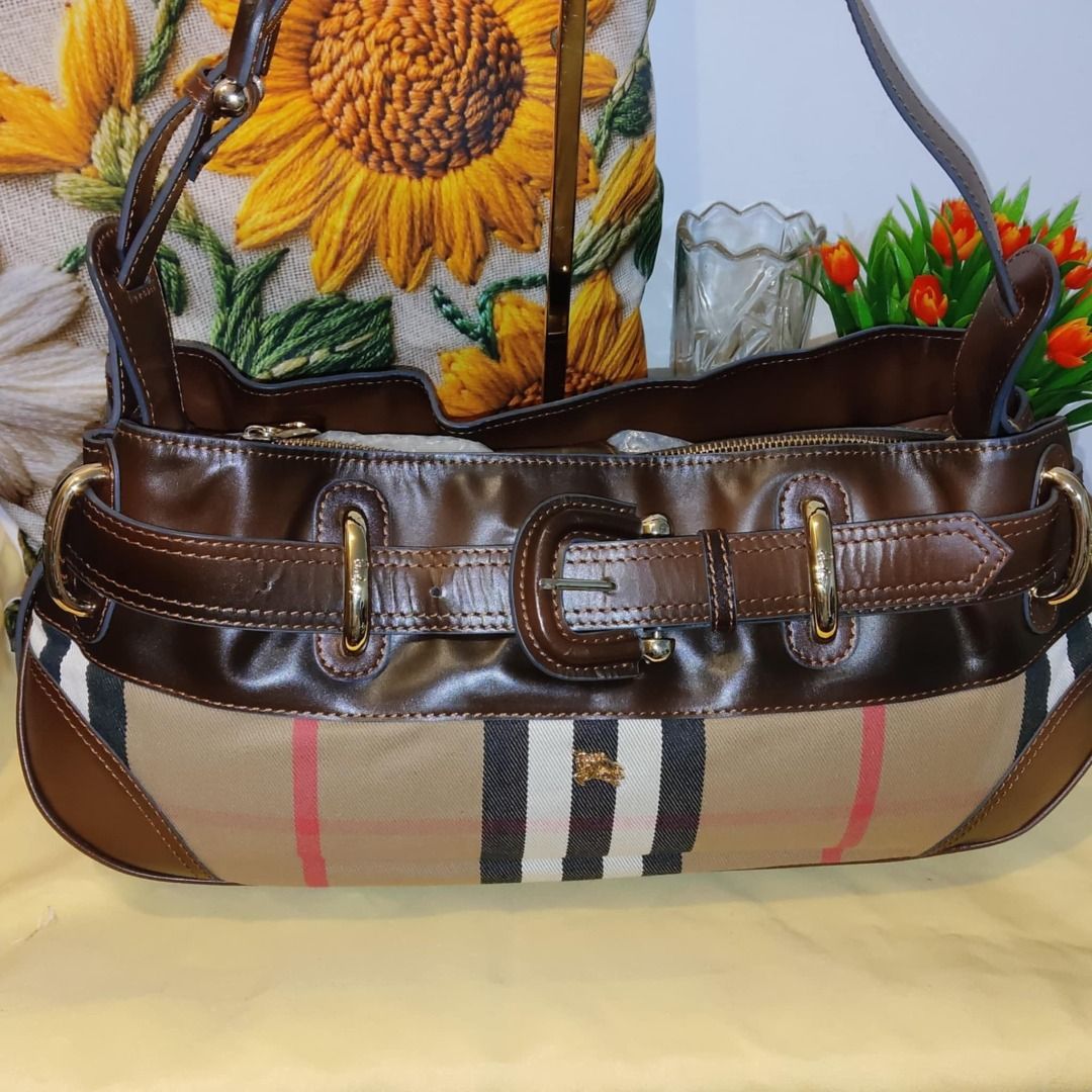 Burberry Shoulder (Category: Shoulder Bags) located in Quezon City. Submitted by legitimo (Listing ID 1355613980, Image 1). Description: .