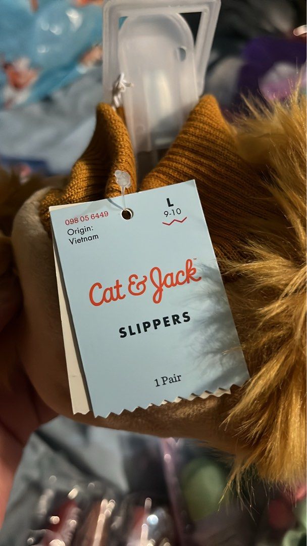 Cat & Jack fuzzy slippers (Category: Babies & Kids Fashion) located in Bulacan. Submitted by wolfhards (Listing ID 1355621090, Image 3). Description: pambahay and pambata size L 9-10 yung nakalagay.