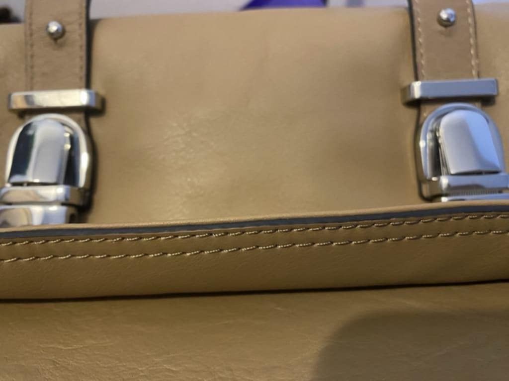 Calvin Klein (Category: Tote Bags) located in Quezon City. Submitted by legitimo (Listing ID 1355611873, Image 3). Description: .