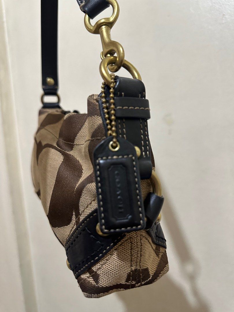 COACH CARLY VINTAGE BAG (SMALL) (Category: Luxury Bags & Wallets) located in Manila. Submitted by colbap (Listing ID 1355579660, Image 2). Description: Authentic 💯 Rank A Intact rubber lining Used with care Decluttering Message me for more pics :) .
