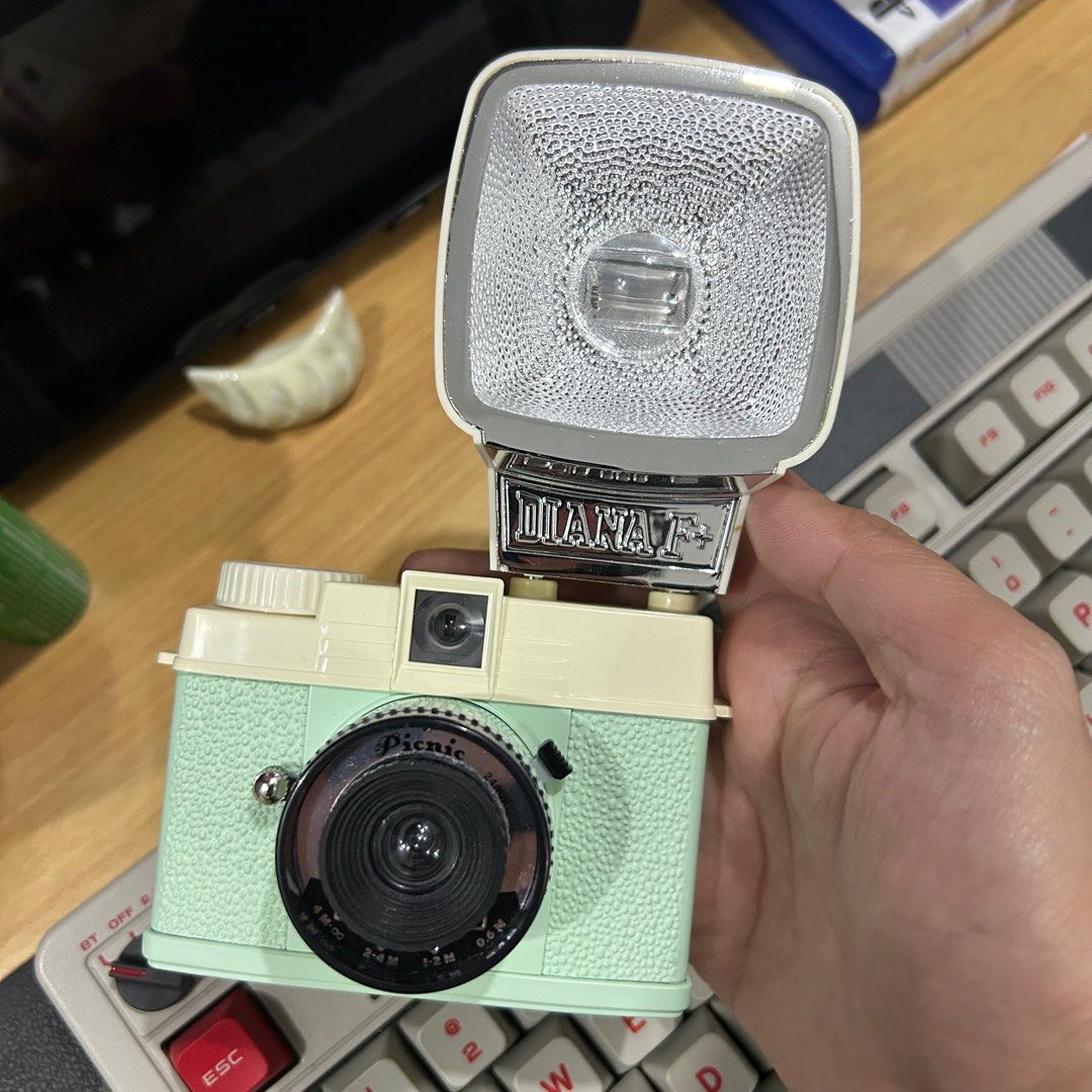 Diana Camera and Flash (Category: Cameras) located in Manila. Submitted by moonstar_ot4 (Listing ID 1355480981, Image 1). Description: .