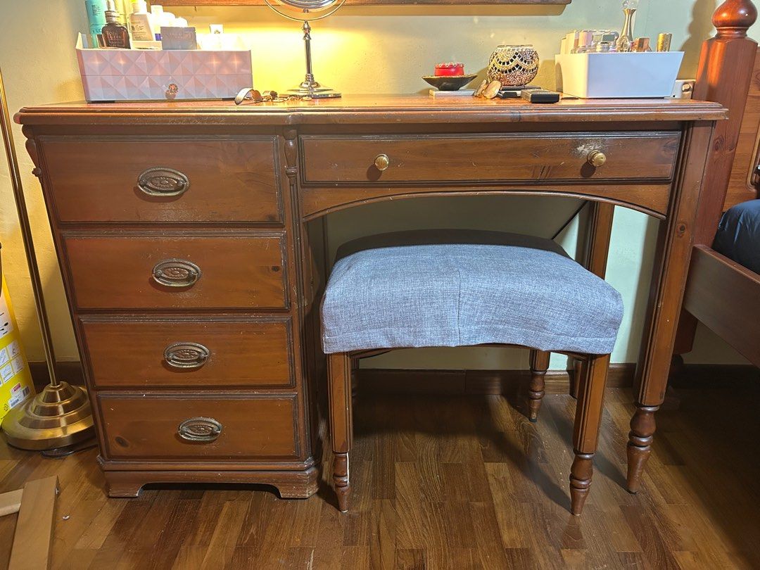 Dressing Table (Category: Other Home Furniture) located in Singapore. Submitted by jc201612 (Listing ID 1355581316, Image 1). Description: Classic wooden dressing table .