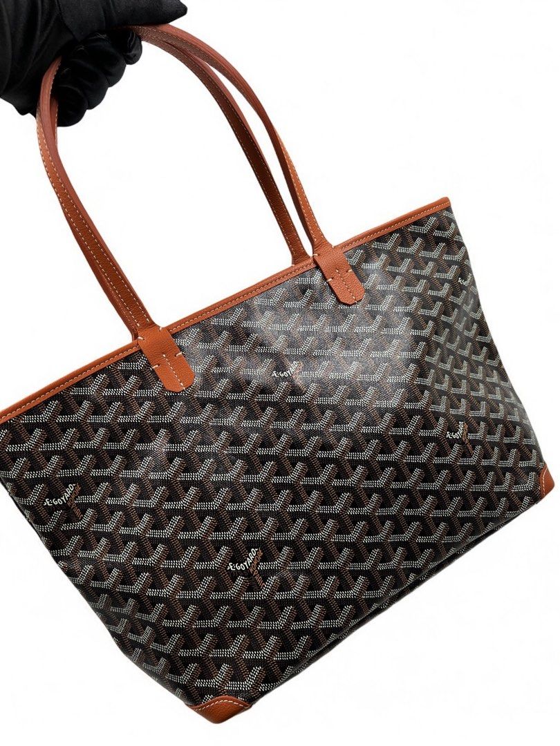 ⚜️Goyard Artois PM Bag (Category: Luxury Bags & Wallets) located in Makati City. Submitted by 90sangel (Listing ID 1355628821, Image 3). Description: •Item: Goyard Artois PM in Tan/Black 🖤 •Size: PM size (Medium) •Condition: As New! *We can help you source other size if you need. * this tote also boasts a convenient zipper closure, allowing to securely store & transport essentials with ease. ⚜️ *Includes original box, dustbag, paperbag and cards