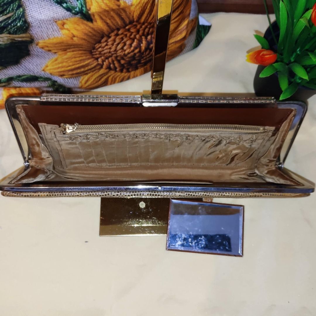 Hand held party bag (Category: Purses & Pouches) located in Quezon City. Submitted by legitimo (Listing ID 1355605282, Image 2). Description: .