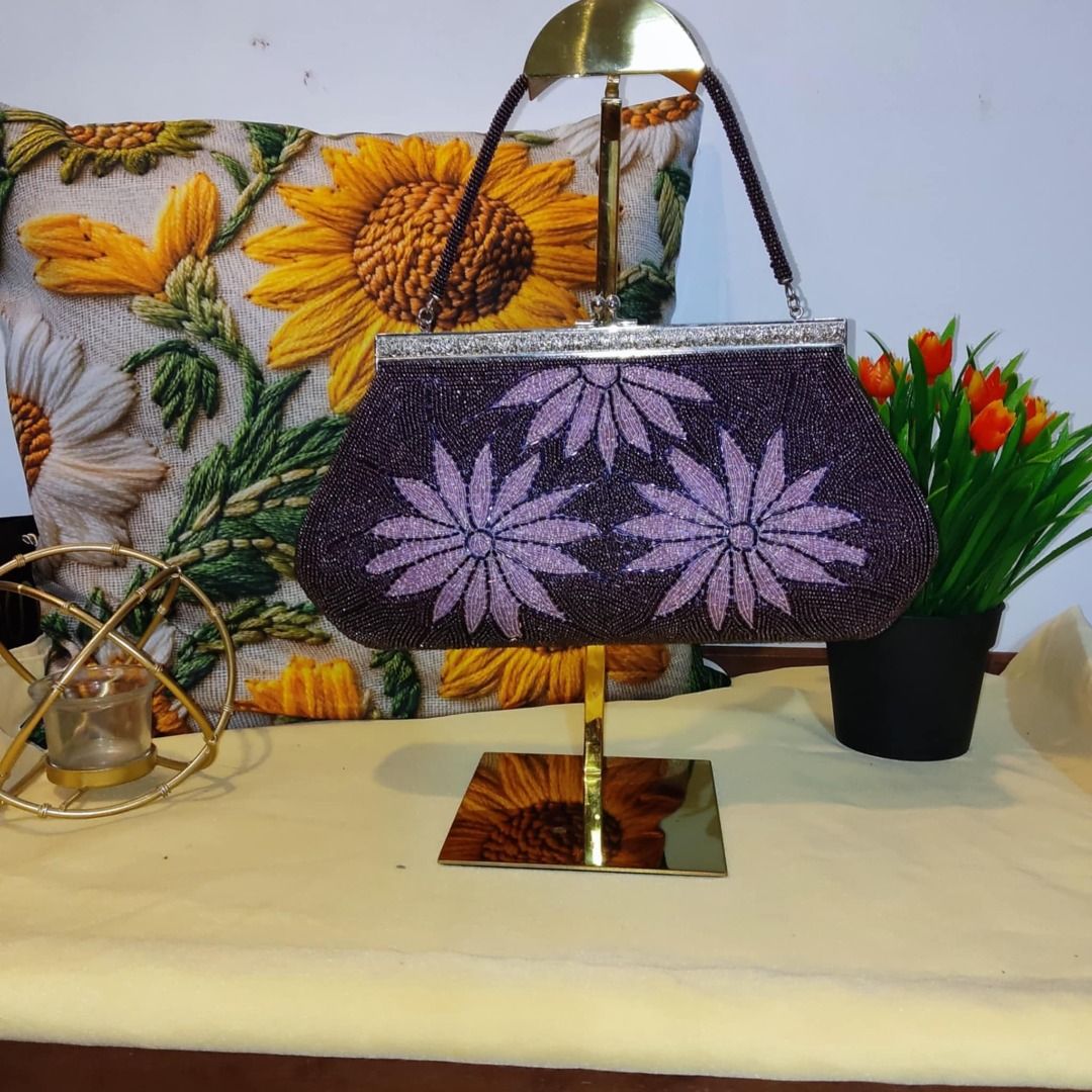 Hand held party bag (Category: Purses & Pouches) located in Quezon City. Submitted by legitimo (Listing ID 1355605282, Image 1). Description: .