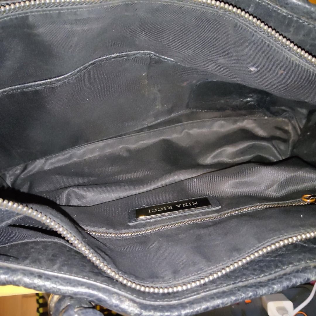 NIna Ricci (Category: Shoulder Bags) located in Quezon City. Submitted by legitimo (Listing ID 1355608022, Image 3). Description: Pre love/ VGood Condition/Leather.