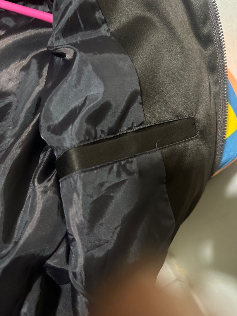 Jacket (Category: Coats, Jackets and Outerwear) located in Bangi. Submitted by ssalim2 (Listing ID 1355601144, Image 3). Description: Jacket serbaguna, boleh guna naik motor, scooter atau bergaya. Jualan clearance almari.