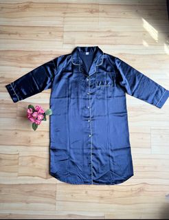(Category: ) located in . Submitted by famous.closet (Listing ID 1355543380, Image 1). Description: .