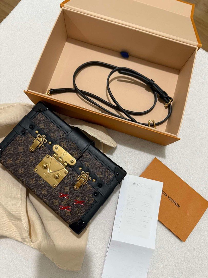 Louis Vuitton bag (Category: Luxury Bags & Wallets) located in Cainta. Submitted by jtc23 (Listing ID 1355622857, Image 3). Description: .