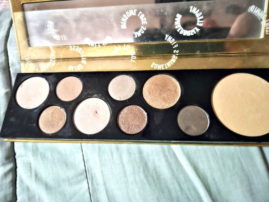 MAC Gold and Neutrals Eyeshadow with Highlighting Powder (Category: Makeup) located in Quezon City. Submitted by curatedbygel (Listing ID 1016727064, Image 2). Description: Super sulit and versatile palette! Really good for instant natural looks to dinner date or party looks! Even for formal events! With a highlighter! Product photos mine, using my personal item. RFS Need funds. SRP 3550. Limited edition. #25xmas.