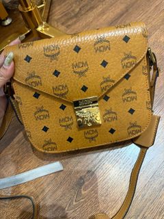 (Category: ) located in . Submitted by hers_by (Listing ID 1355562839, Image 1). Description: .