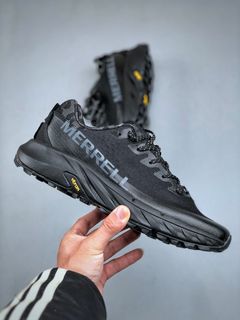 (Category: ) located in . Submitted by awesome_sneakers (Listing ID 1355498066, Image 1). Description: .