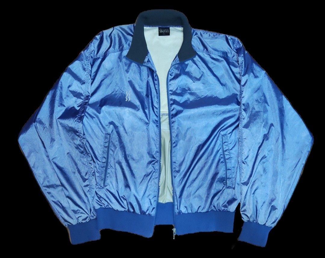 Mizuno Exercise Unit Superstar Jaspo | Windbreaker Jacket (Metallic Blue) (Category: Activewear) located in Mandaue City. Submitted by declutz_ering (Listing ID 1355484739, Image 2). Description: Size: L (on tag) Dimensions: 23.5 (L) x 21.5 (W) Flaws: Loose threads on the inside & faded marks Note: Color may change due to lighting. Also open to swaps. Just hit me with your best offer :) Location: Cebu MOP: Gcash/Maya.