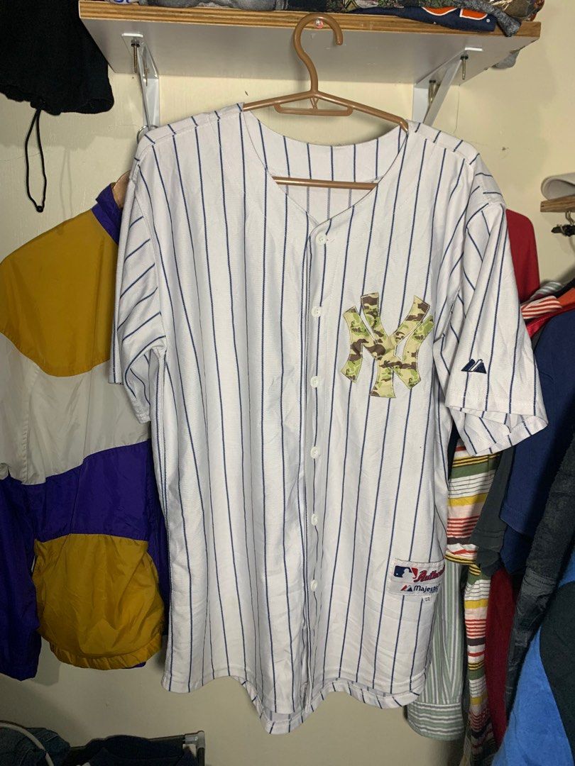 NEW YORK YANKEES BASEBALL JERSEY (Category: Activewear) located in Hermosa. Submitted by oddballs.vtg (Listing ID 1355522077, Image 1). Description: Ny yankees 21.5x30.