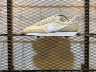 (Kategori: ) berada di . Dikirim oleh warung_sneaker (ID iklan 1355632091, Gambar 1). Deskripsi: .