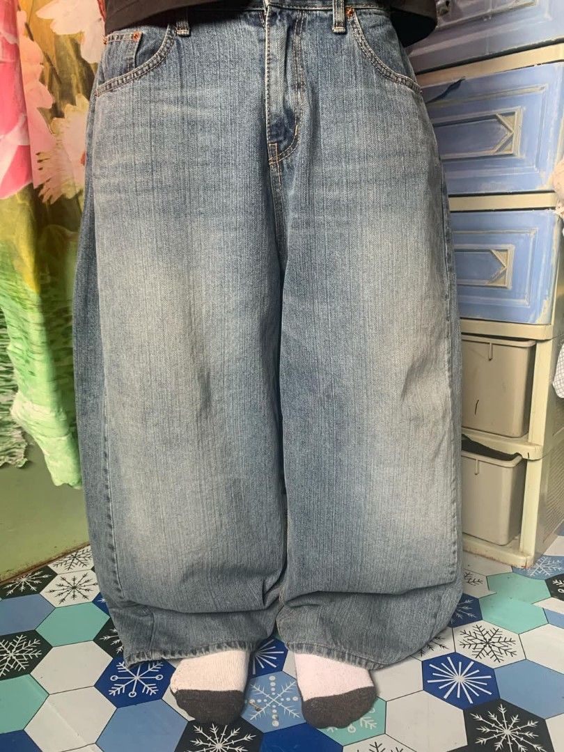 (OOTJ) LIGHT WASH BALLOON BAGGY PANTS (Category: Jeans) located in Manila. Submitted by sinacccc (Listing ID 1355606414, Image 1). Description: (OOTJ) LIGHT WASH BALLOON BAGGY PANTS L-38 W-31 MAX H-12 T-17 HARD DENIM HEAVYWEIGHT NO ISSUE GOOD CONDI BAGONG-BAGO PA CR:10/10 FAV PSG OUT.