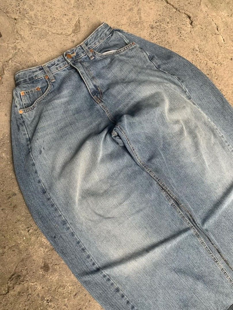 (OOTJ) LIGHT WASH BALLOON BAGGY PANTS (Category: Jeans) located in Manila. Submitted by sinacccc (Listing ID 1355606414, Image 2). Description: (OOTJ) LIGHT WASH BALLOON BAGGY PANTS L-38 W-31 MAX H-12 T-17 HARD DENIM HEAVYWEIGHT NO ISSUE GOOD CONDI BAGONG-BAGO PA CR:10/10 FAV PSG OUT.