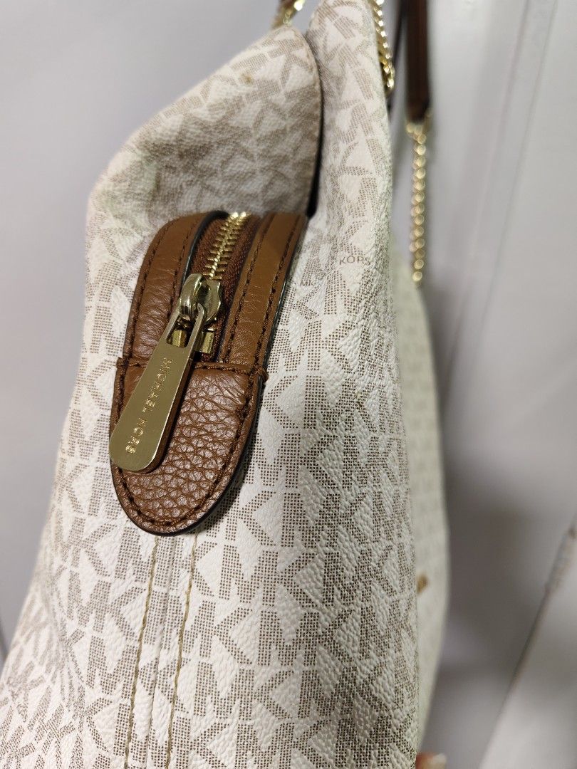 Original Michael Kors Jet Set Chain Shoulder Bag (Category: Luxury Bags & Wallets) located in Bulacan. Submitted by brandnewprelovedstuffatbp. (Listing ID 1355614447, Image 3). Description: MICHAEL KORS JET SET 35F8GTTE3B CHAIN SHOULDER TOTE DESCRIPTION: Gold tone hardware Double straps with leather/ chain link (10.5" Drop) Magnetic snap closure Interior: large center zip compartment with 2 side comparments 1 zipper pocket and 4 slip pockets 13" 