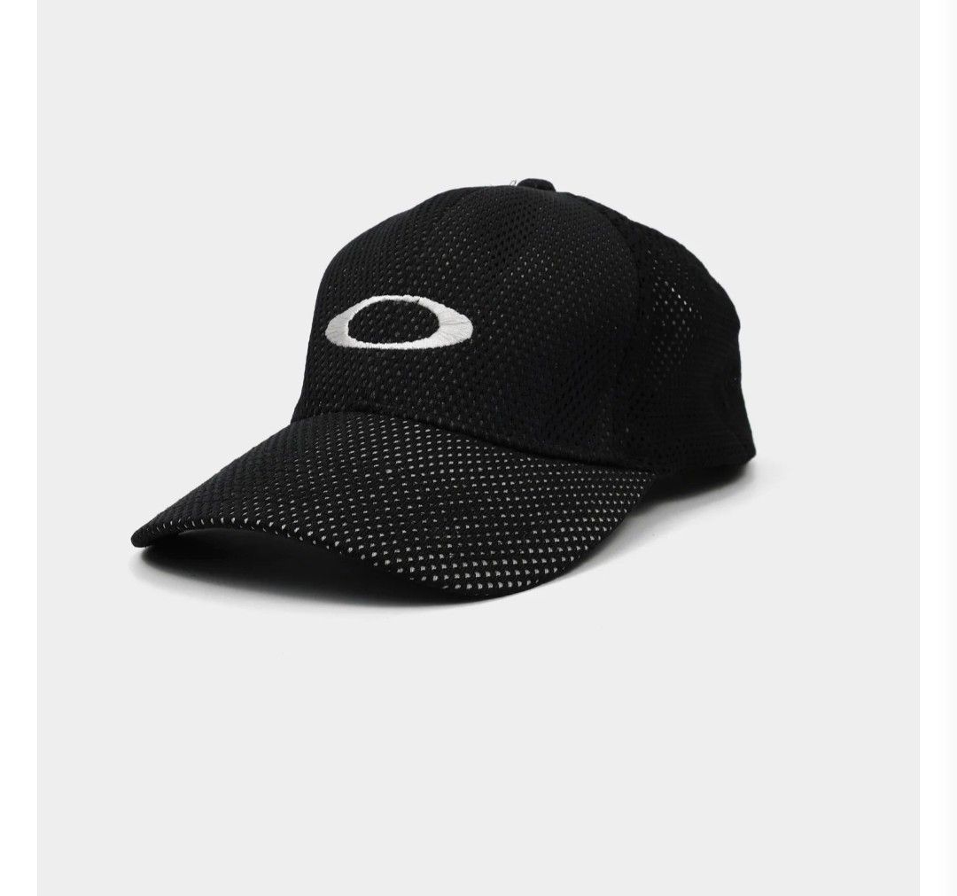 Vintage Oakley fitted cap (Category: Caps & Hats) located in Cotabato. Submitted by silvervintage77 (Listing ID 1355547640, Image 1). Description: Vintage Oakley fitted cap excellent condition 9.8/10 color rate Size M.