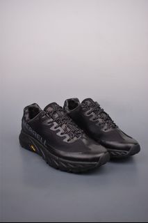 (Category: ) located in . Submitted by outlet.sneaker.shop (Listing ID 1355501433, Image 1). Description: .