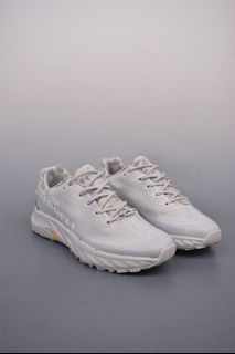 (Category: ) located in . Submitted by outlet.sneaker.shop (Listing ID 1355500628, Image 1). Description: .