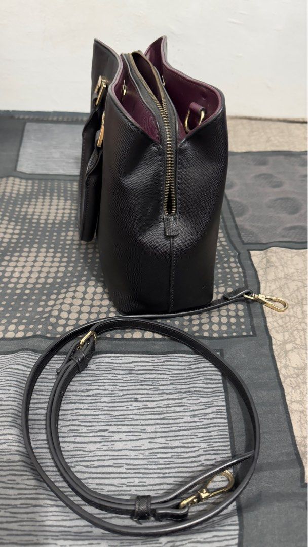 ALDO Tote Bag - Legoiri (Category: Tote Bags) located in Quezon City. Submitted by rebelliousapp (Listing ID 1351006879, Image 3). Description: CONDITION: 7.5/10 - Bought it for 3,495 pesos from the official Aldo Store. - With removable sling, so it can be used as handbag. - Overall functionality is good. Zippers are perfectly working but hardwares are tarnished. There are normal signs of usage thus selling it at a very low price. Kindly inspect 